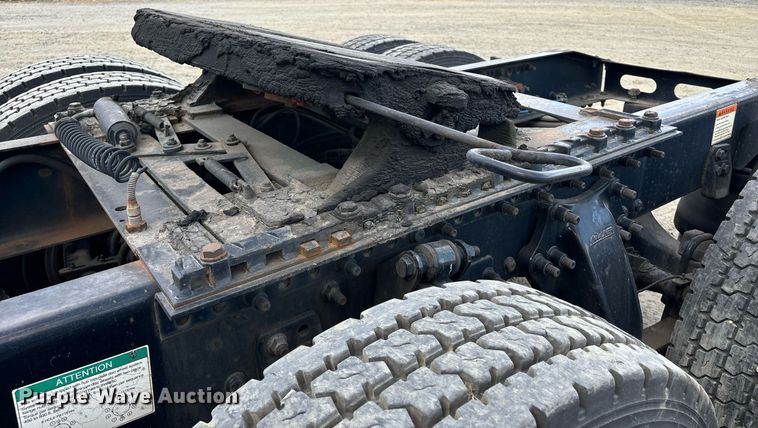 image for item EM0001 2011 Freightliner Cascadia 125 semi truck