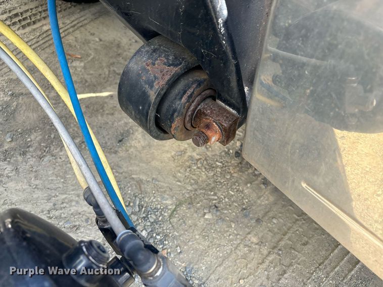 image for item EM0001 2011 Freightliner Cascadia 125 semi truck