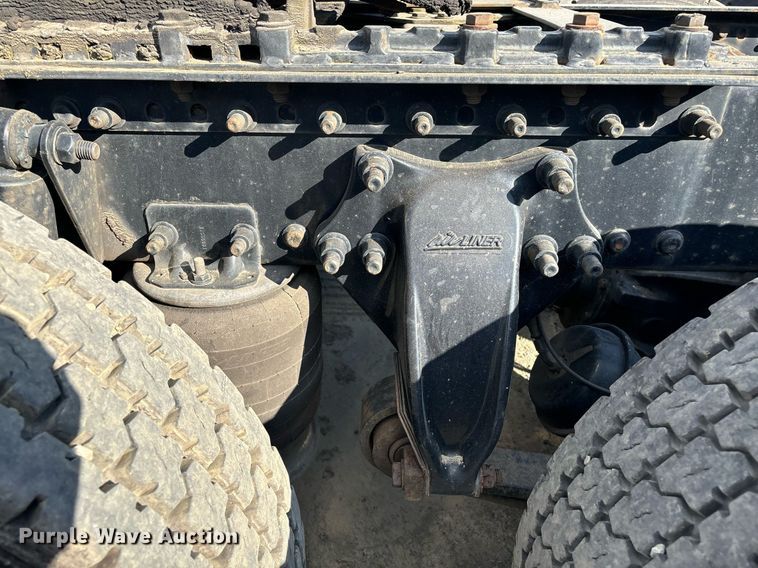 image for item EM0001 2011 Freightliner Cascadia 125 semi truck