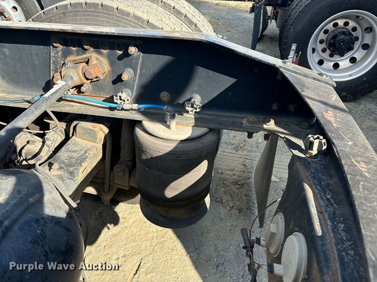 image for item EM0001 2011 Freightliner Cascadia 125 semi truck