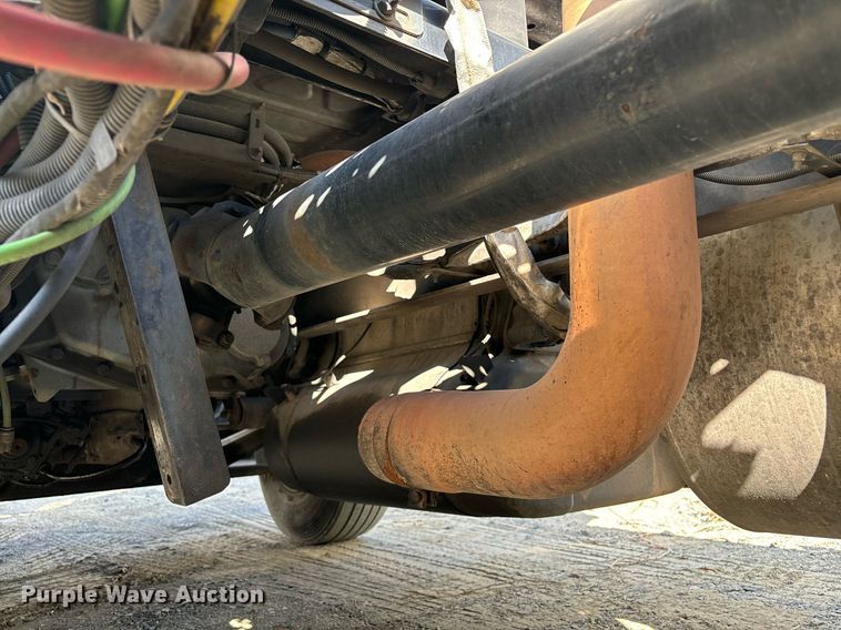 image for item EM0001 2011 Freightliner Cascadia 125 semi truck