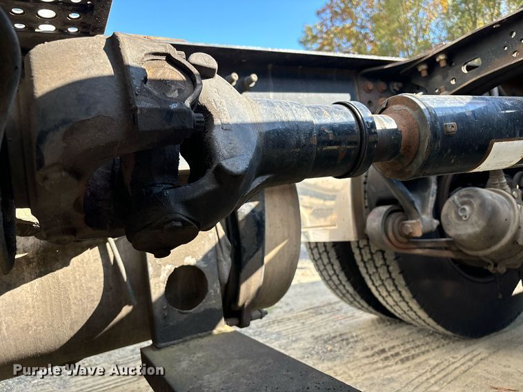 image for item EM0001 2011 Freightliner Cascadia 125 semi truck