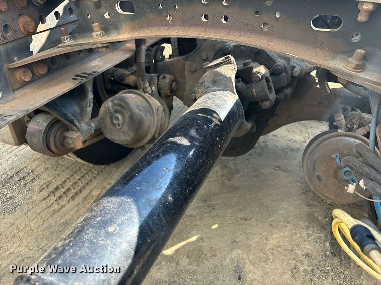 image for item EM0001 2011 Freightliner Cascadia 125 semi truck