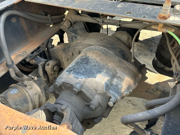 image for item EM0001 2011 Freightliner Cascadia 125 semi truck