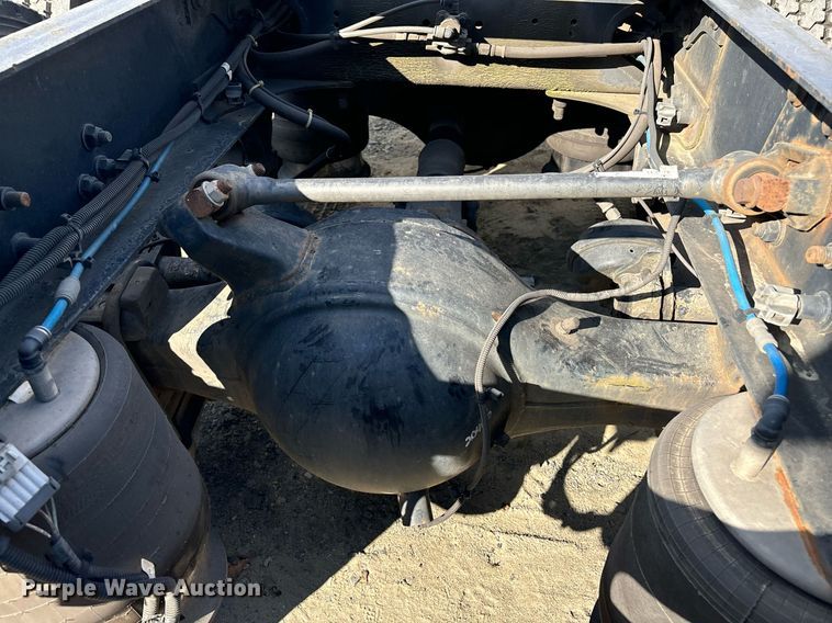 image for item EM0001 2011 Freightliner Cascadia 125 semi truck