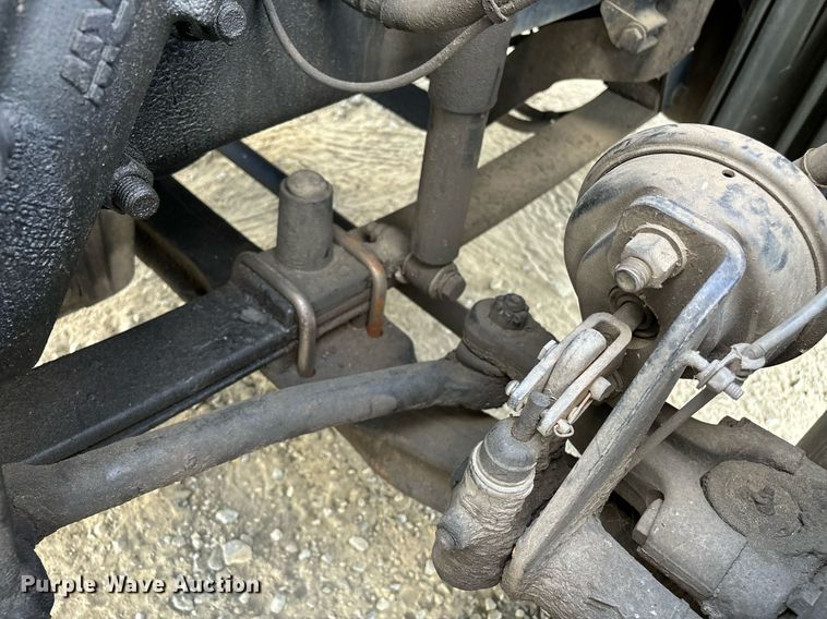 image for item EM0001 2011 Freightliner Cascadia 125 semi truck