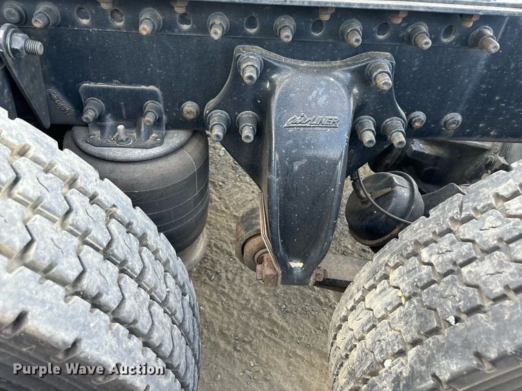 image for item EM0001 2011 Freightliner Cascadia 125 semi truck