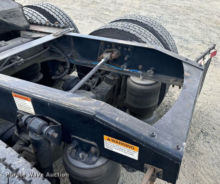 image for item EM0001 2011 Freightliner Cascadia 125 semi truck