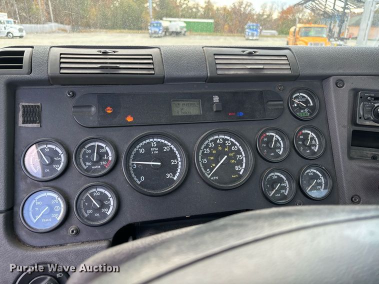 image for item EM0001 2011 Freightliner Cascadia 125 semi truck