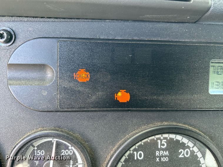 image for item EM0001 2011 Freightliner Cascadia 125 semi truck