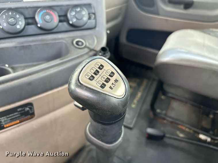 image for item EM0001 2011 Freightliner Cascadia 125 semi truck