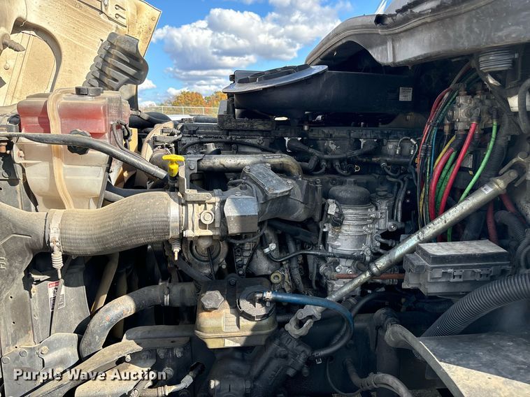 image for item EM0001 2011 Freightliner Cascadia 125 semi truck