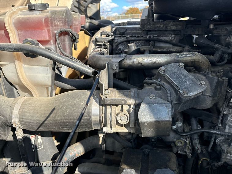 image for item EM0001 2011 Freightliner Cascadia 125 semi truck