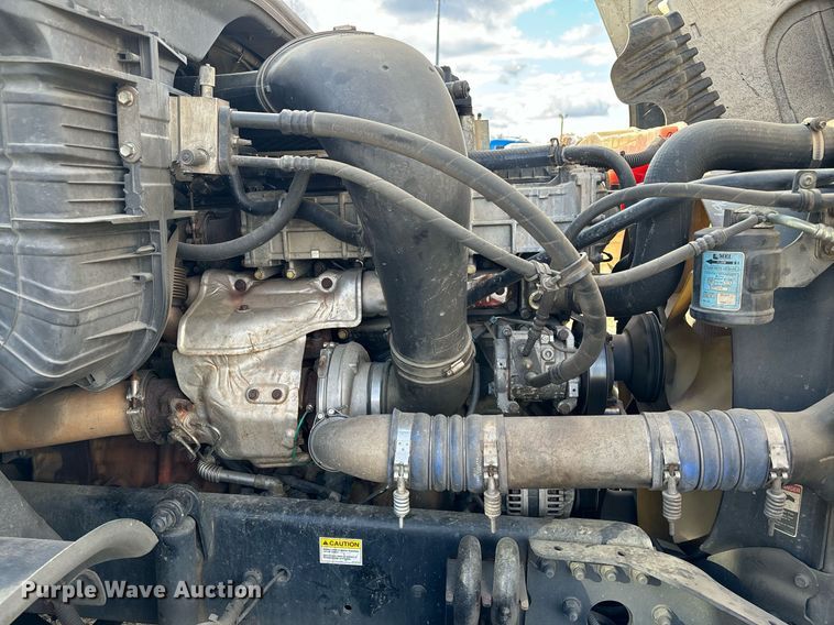 image for item EM0001 2011 Freightliner Cascadia 125 semi truck