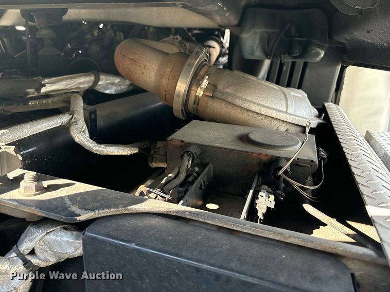 image for item EM0001 2011 Freightliner Cascadia 125 semi truck