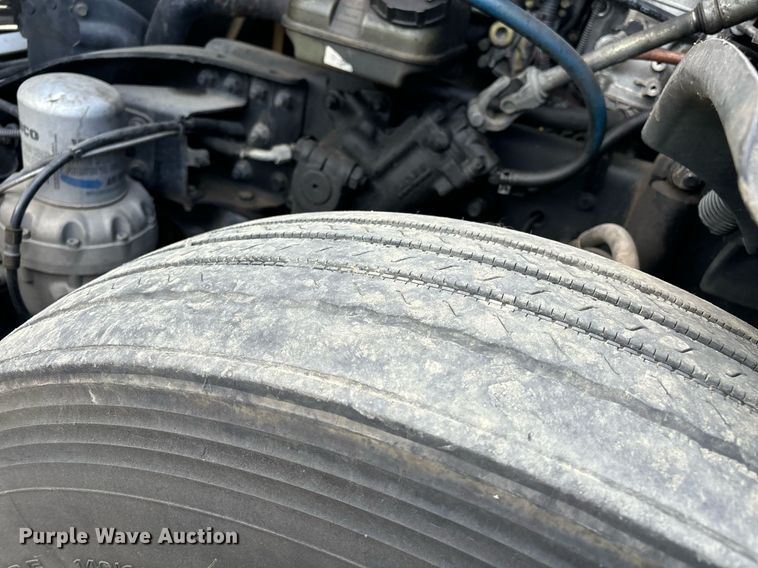 image for item EM0001 2011 Freightliner Cascadia 125 semi truck