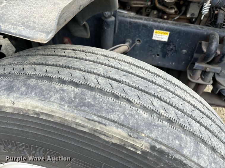 image for item EM0001 2011 Freightliner Cascadia 125 semi truck