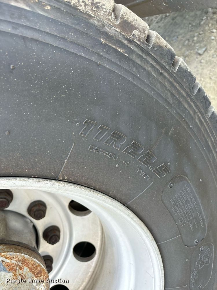 image for item EM0001 2011 Freightliner Cascadia 125 semi truck