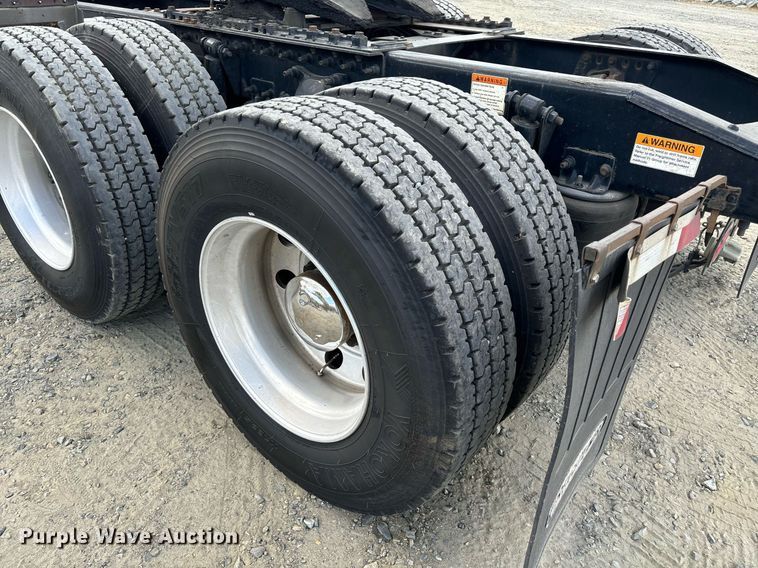 image for item EM0001 2011 Freightliner Cascadia 125 semi truck