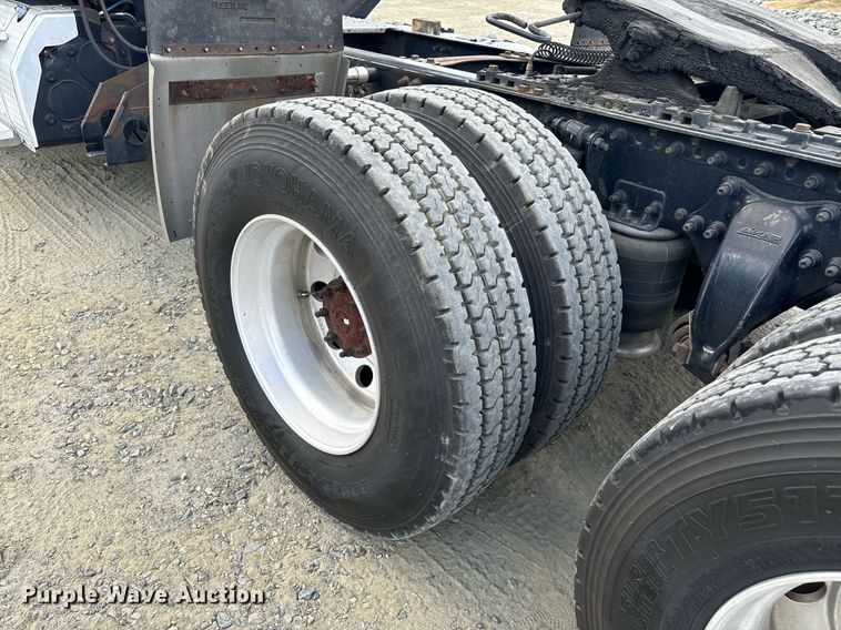 image for item EM0001 2011 Freightliner Cascadia 125 semi truck