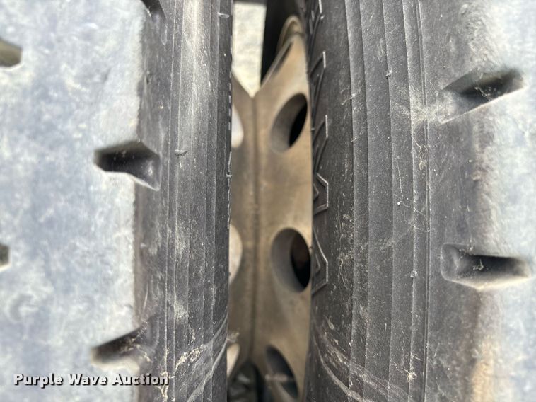 image for item EM0001 2011 Freightliner Cascadia 125 semi truck