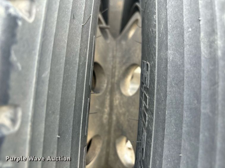 image for item EM0001 2011 Freightliner Cascadia 125 semi truck