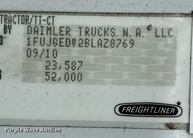 image for item EM0001 2011 Freightliner Cascadia 125 semi truck