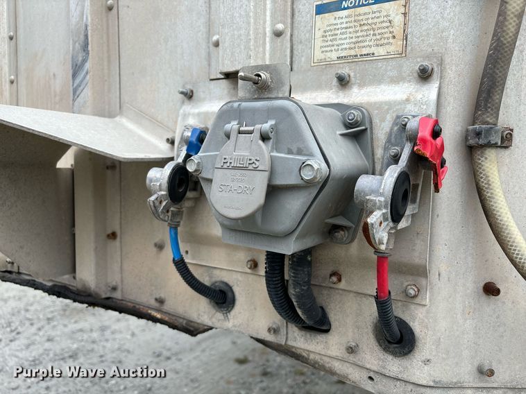 image for item EM0004 2018 Merritt livestock trailer