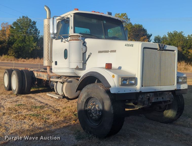 image for item EQ2394 1998 Western Star 4900 truck cab and chassis