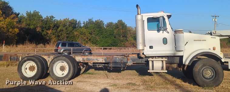 image for item EQ2394 1998 Western Star 4900 truck cab and chassis