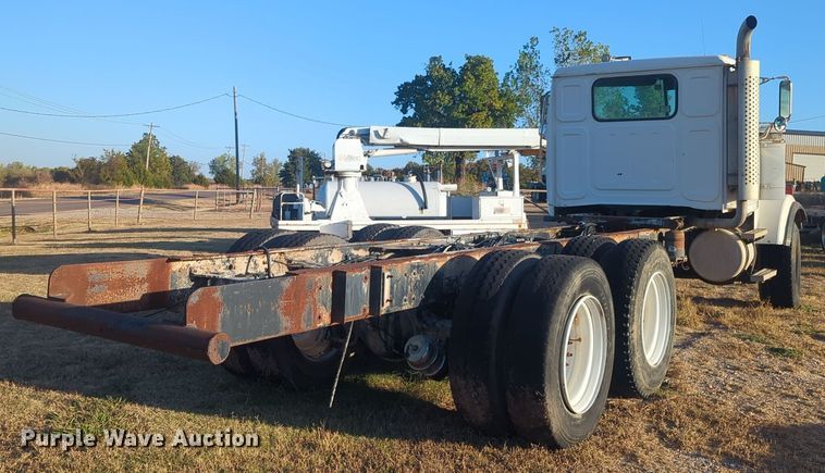 image for item EQ2394 1998 Western Star 4900 truck cab and chassis