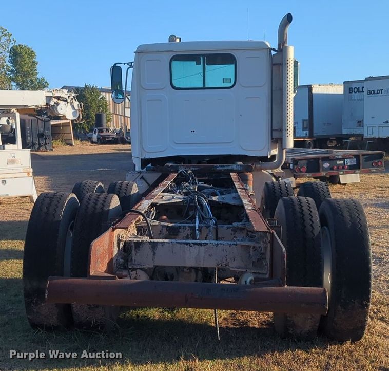 image for item EQ2394 1998 Western Star 4900 truck cab and chassis