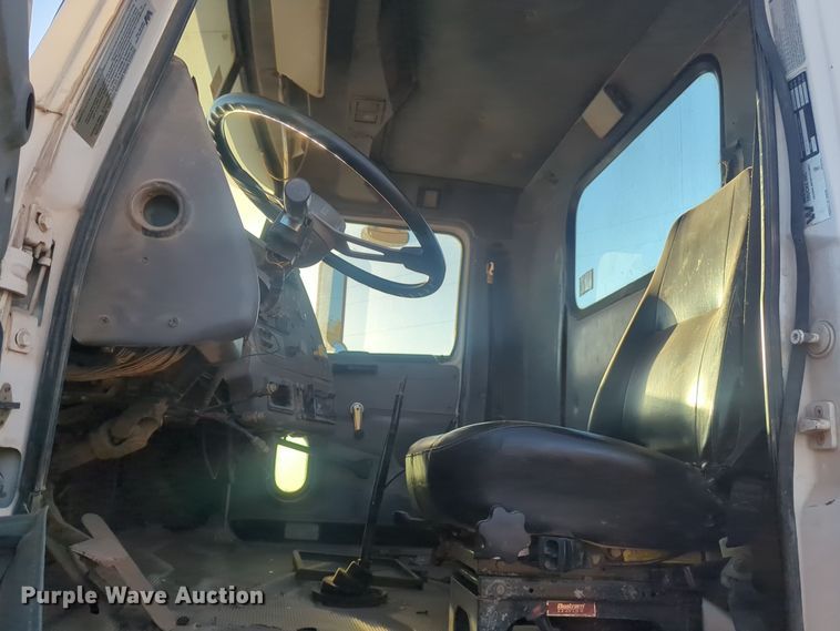 image for item EQ2394 1998 Western Star 4900 truck cab and chassis