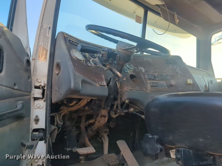 image for item EQ2394 1998 Western Star 4900 truck cab and chassis