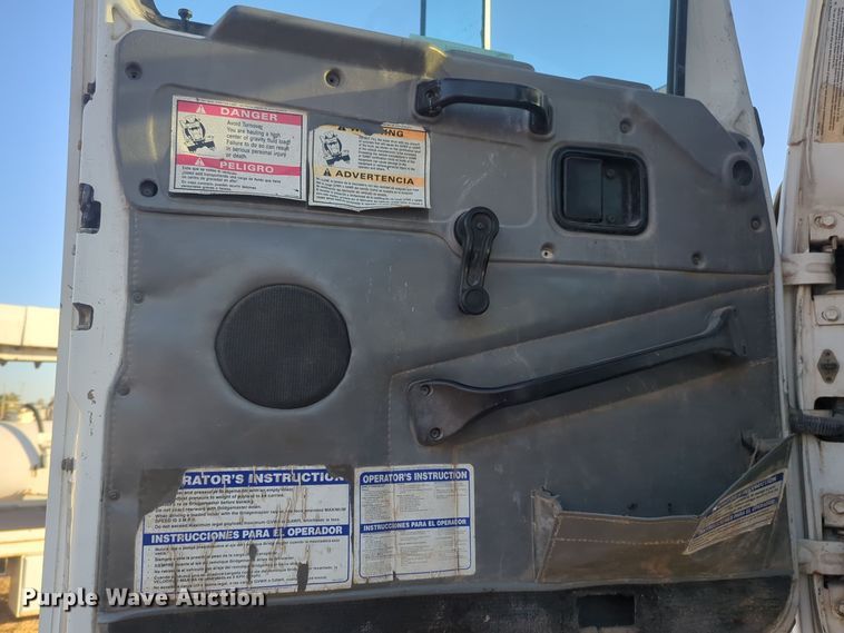 image for item EQ2394 1998 Western Star 4900 truck cab and chassis