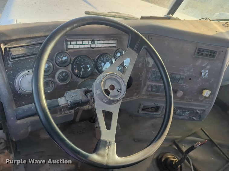 image for item EQ2394 1998 Western Star 4900 truck cab and chassis