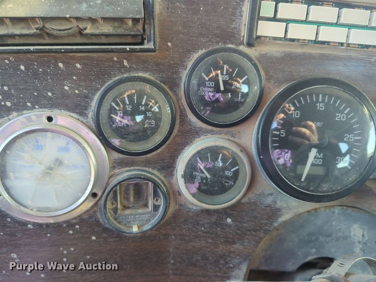 image for item EQ2394 1998 Western Star 4900 truck cab and chassis