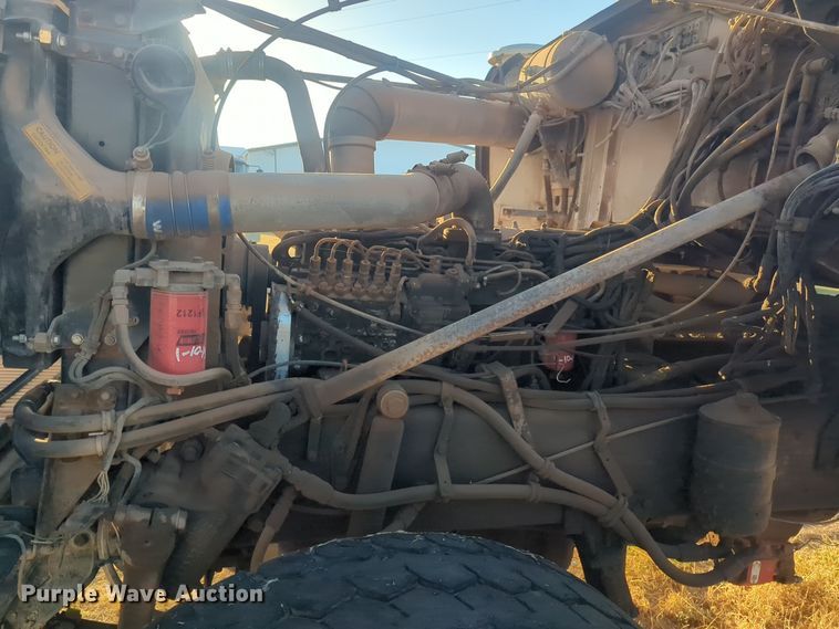 image for item EQ2394 1998 Western Star 4900 truck cab and chassis