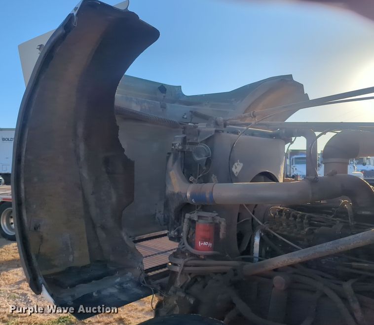 image for item EQ2394 1998 Western Star 4900 truck cab and chassis