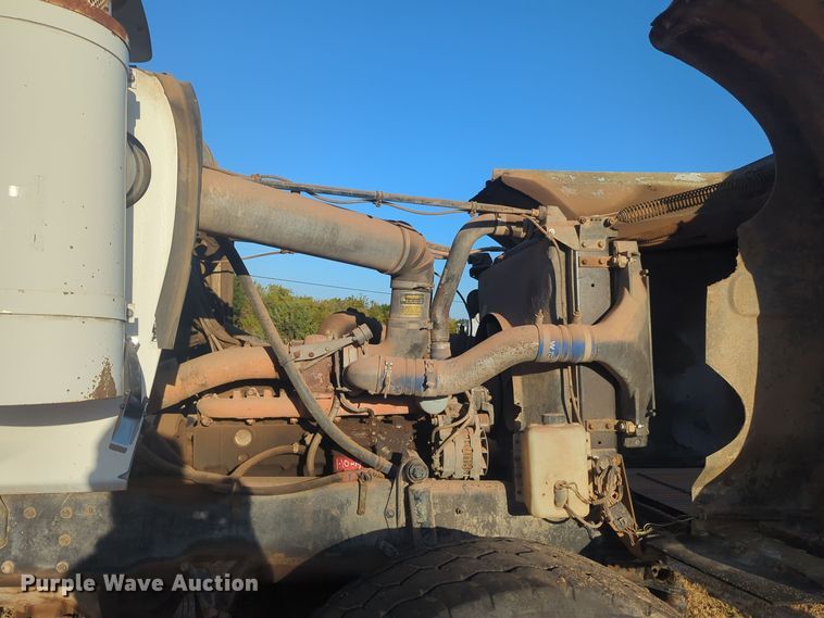 image for item EQ2394 1998 Western Star 4900 truck cab and chassis