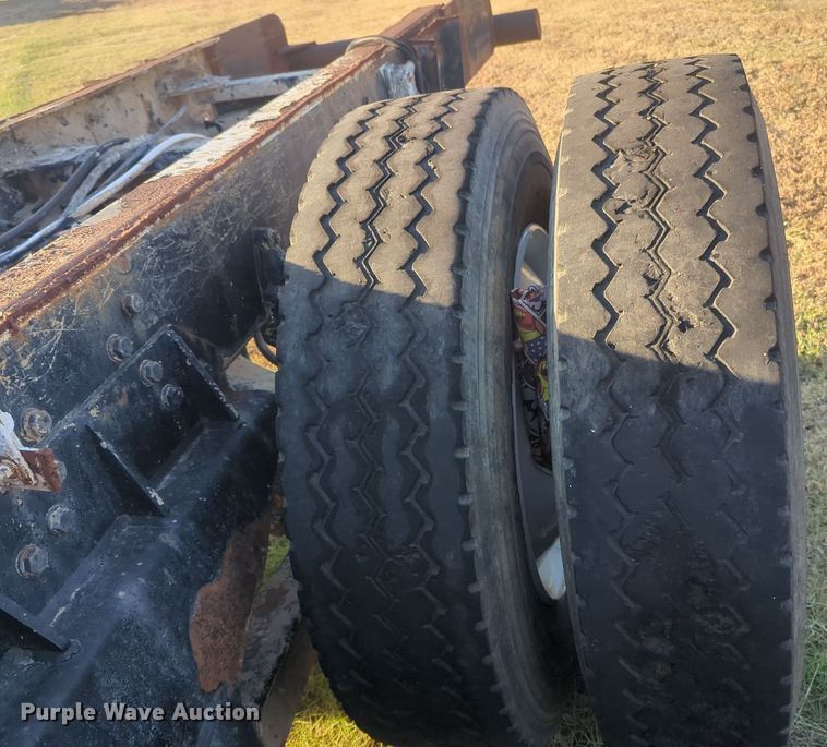 image for item EQ2394 1998 Western Star 4900 truck cab and chassis