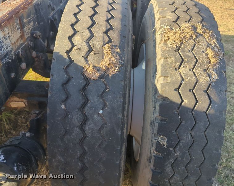 image for item EQ2394 1998 Western Star 4900 truck cab and chassis