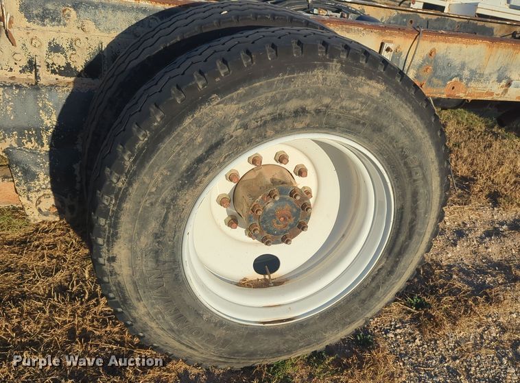 image for item EQ2394 1998 Western Star 4900 truck cab and chassis