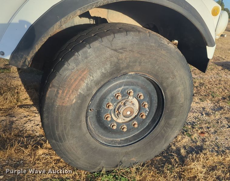 image for item EQ2394 1998 Western Star 4900 truck cab and chassis