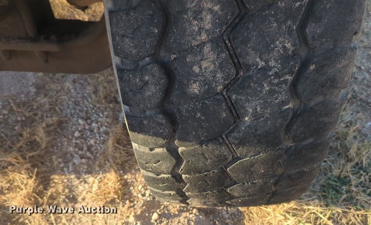 image for item EQ2394 1998 Western Star 4900 truck cab and chassis