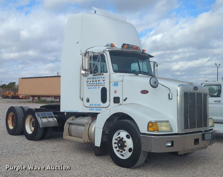 image for item EQ2415 2004 Peterbilt 385 semi truck