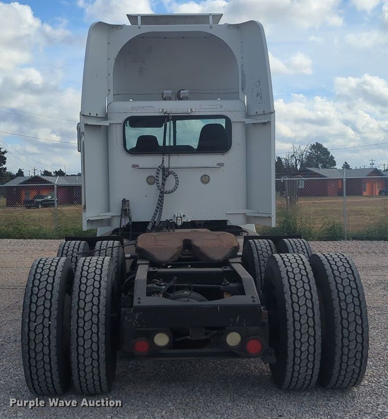 image for item EQ2415 2004 Peterbilt 385 semi truck
