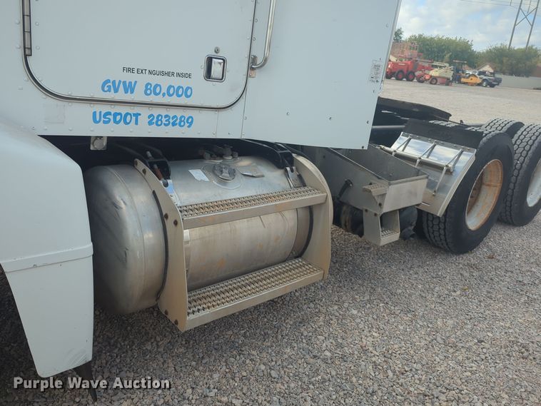 image for item EQ2415 2004 Peterbilt 385 semi truck