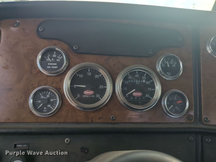 image for item EQ2415 2004 Peterbilt 385 semi truck