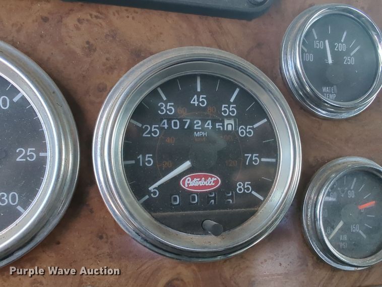 image for item EQ2415 2004 Peterbilt 385 semi truck